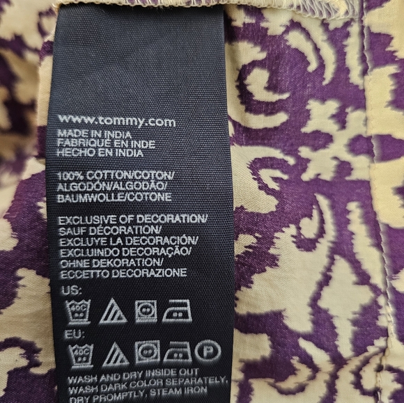 Tommy Hilfiger sleeveless.vlose with ruffle neckline and tie. Medium. - Picture 5 of 5